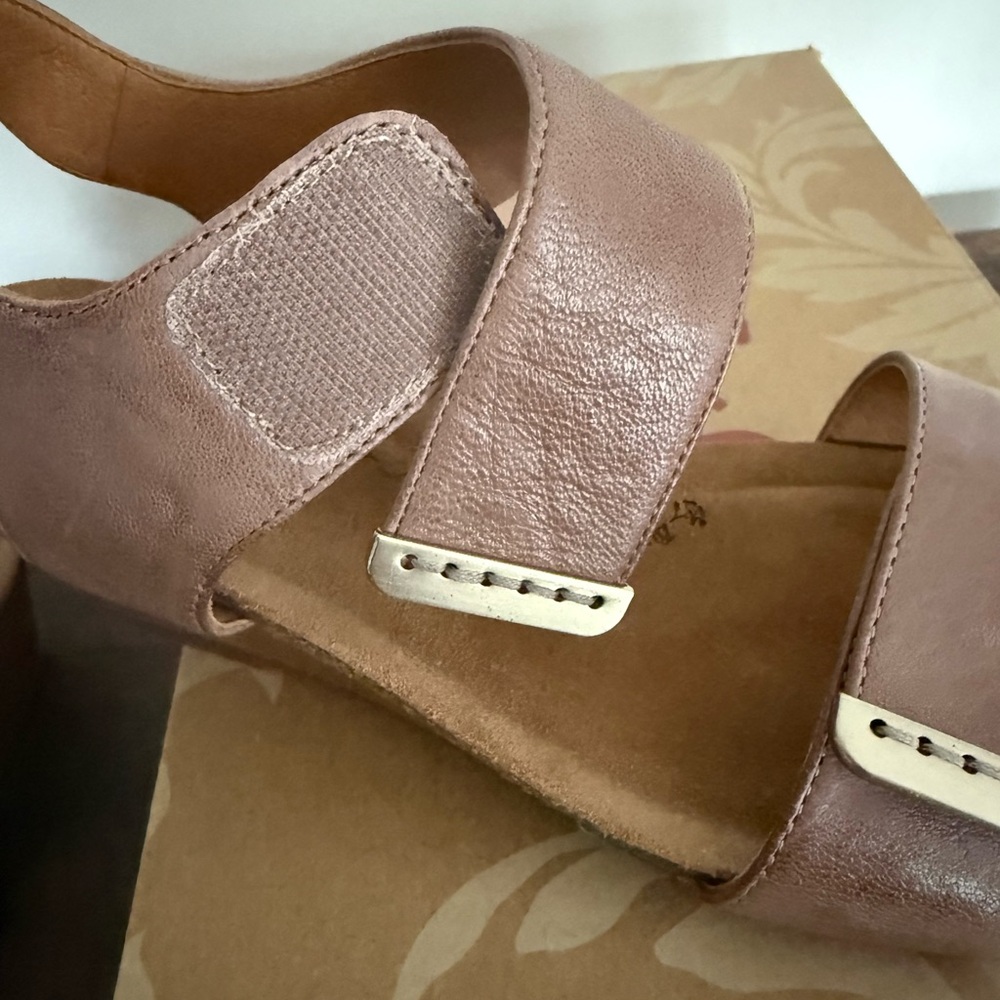 Verdi Comfort Buckle Wedge Sandal Beta Grey 8.5M NEW in box - Picture 3 of 7